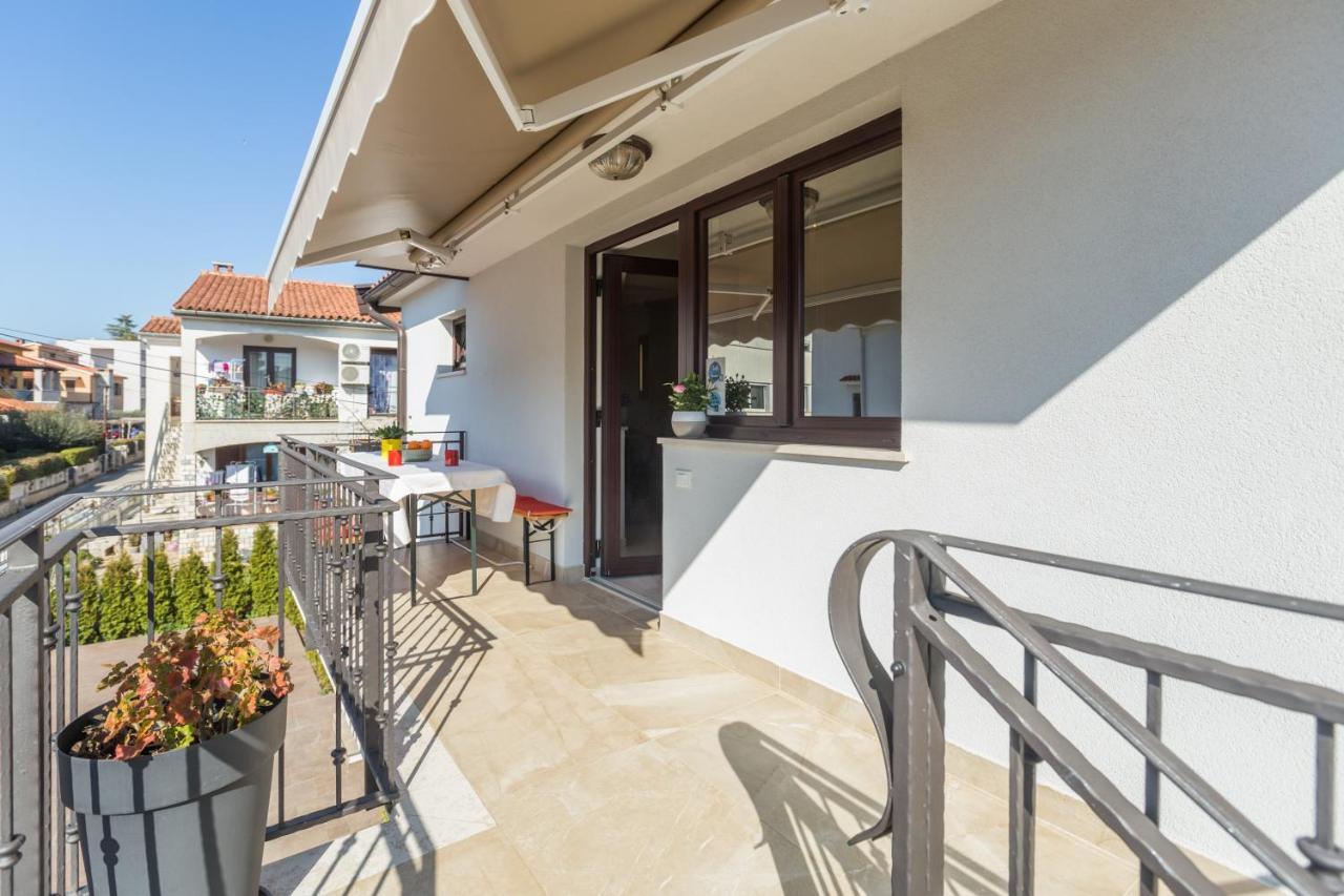 Alex Deluxe Apartments On Beach Poreč Exterior foto